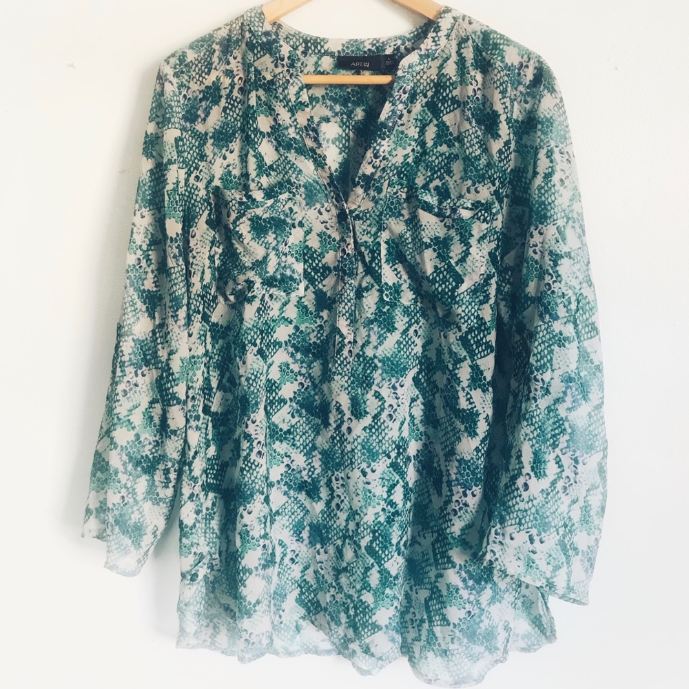Long sleeve blouse with 3/4 button down